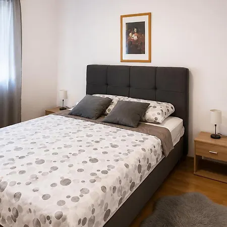 Lovely In With Wifi Appartement Vir